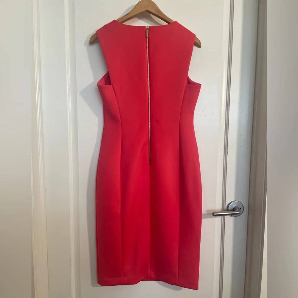 Red knee length dress - Picture 2 of 4